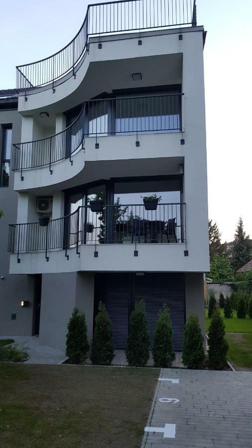 Kriszta Residence Balatonalmádi Exteriör bild